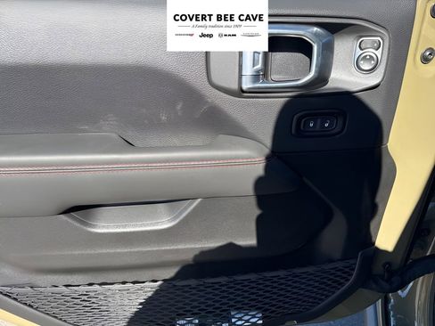 Used 2025 Jeep Wrangler Unlimited Rubicon image 18