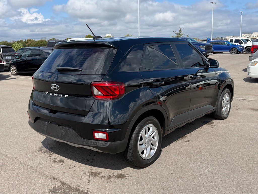 Used 2025 Hyundai Venue SE FWD image 18