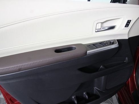 Used 2024 Toyota Sienna Platinum image 11