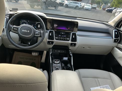 Certified 2023 Kia Sorento SX Prestige w/ Panoramic Sunroof Package AWD/4WD image 11
