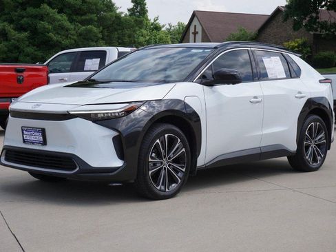 Used 2024 Toyota bZ4X AWD image 7