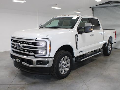 New 2026 Ford F250 Lariat w/ Chrome Package image 3