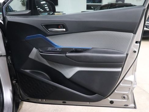 Used 2019 Toyota C-HR XLE image 22