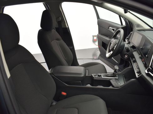 Used 2023 Kia Sportage LX image 8