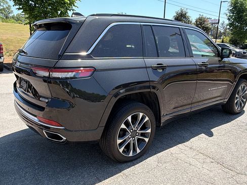 Used 2025 Jeep Grand Cherokee Overland w/ Luxury Tech Group IV AWD/4WD image 8