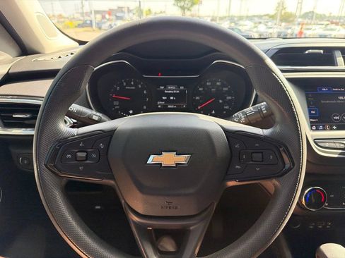 Used 2023 Chevrolet TrailBlazer LT FWD image 18