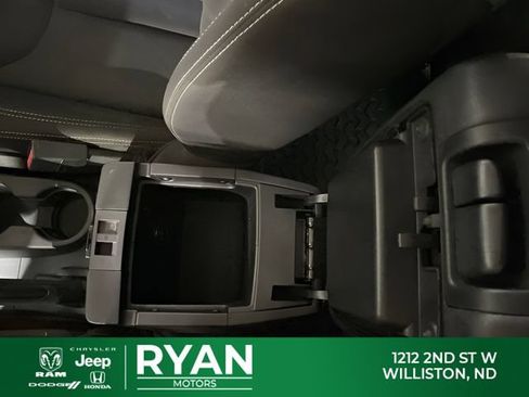 Used 2015 Jeep Wrangler Unlimited Rubicon w/ Max Tow Package AWD/4WD image 28
