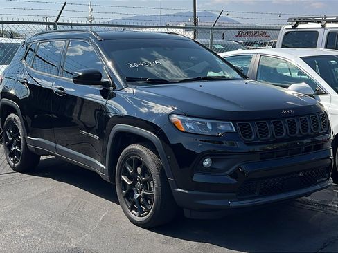Used 2026 Jeep Compass Latitude AWD/4WD image 2