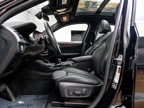 Used 2024 BMW X4 xDrive30i image 4