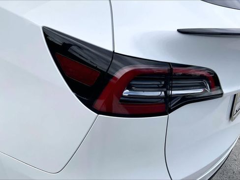 Used 2022 Tesla Model Y Long Range AWD/4WD image 32