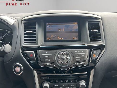 Used 2015 Nissan Pathfinder SV image 18