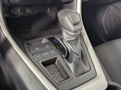 Used 2025 Toyota RAV4 XLE FWD image 23