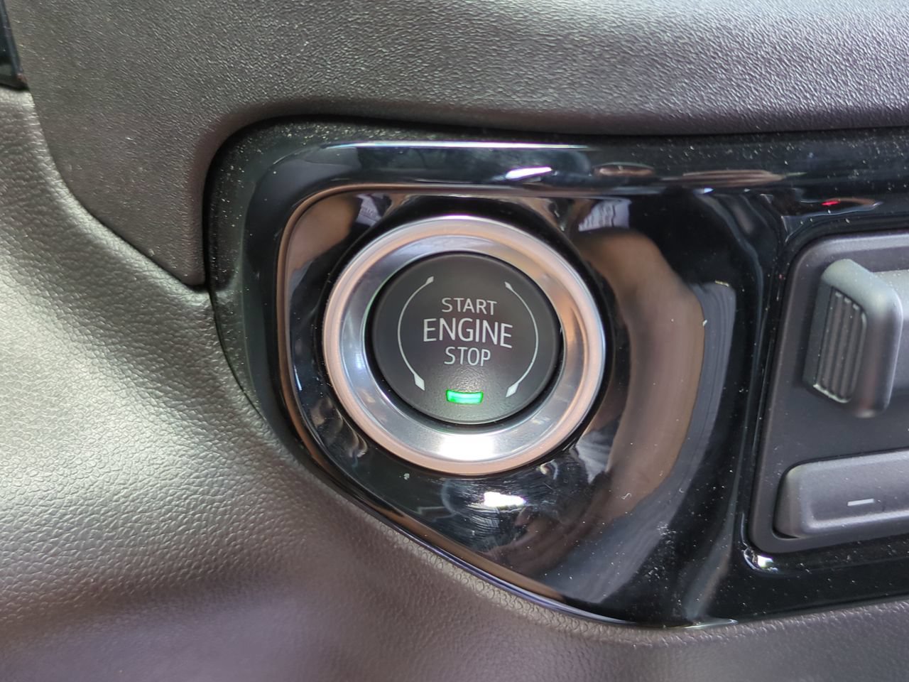 Used 2025 Chevrolet Silverado 1500 RST RWD image 28