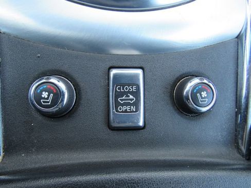 Used 2010 INFINITI G37 Convertible w/ Premium Pkg image 39