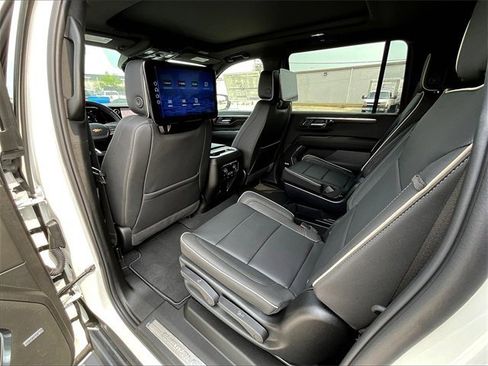 New 2025 Chevrolet Suburban Premier image 13