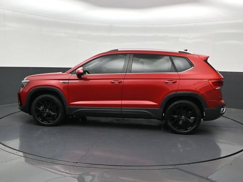 Used 2024 Volkswagen Taos SE w/ Black Wheel Package FWD image 2