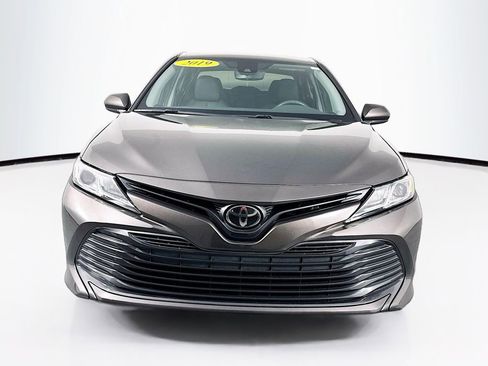 Used 2019 Toyota Camry LE image 2