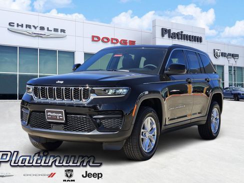 New 2026 Jeep Grand Cherokee Laredo image 2