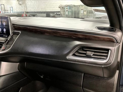 Used 2021 Chevrolet Suburban Z71 w/ Z71 Signature Package image 18