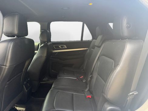 Used 2017 Ford Explorer XLT w/ Equipment Group 202A FWD image 16