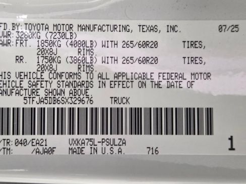Used 2025 Toyota Tundra Limited AWD/4WD image 33