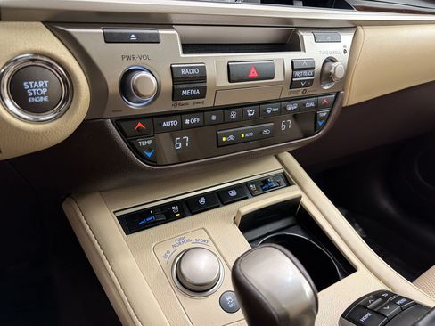 Used 2017 Lexus ES 350 w/ Luxury Package FWD image 35