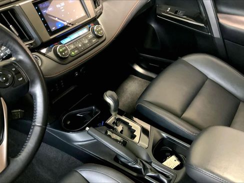 Used 2016 Toyota RAV4 SE image 16