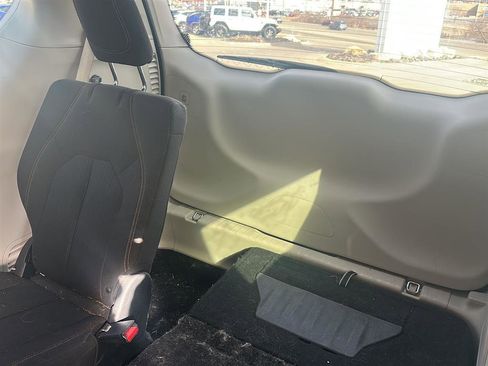 Used 2018 Chrysler Pacifica Touring Plus w/ Tire & Wheel Group image 29