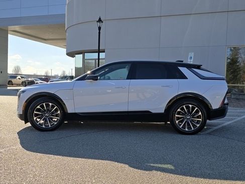 Used 2026 Cadillac Lyriq Sport w/ LPO, Floor Liner Package image 21