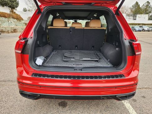 Certified 2024 Volkswagen Tiguan SE R-Line image 16