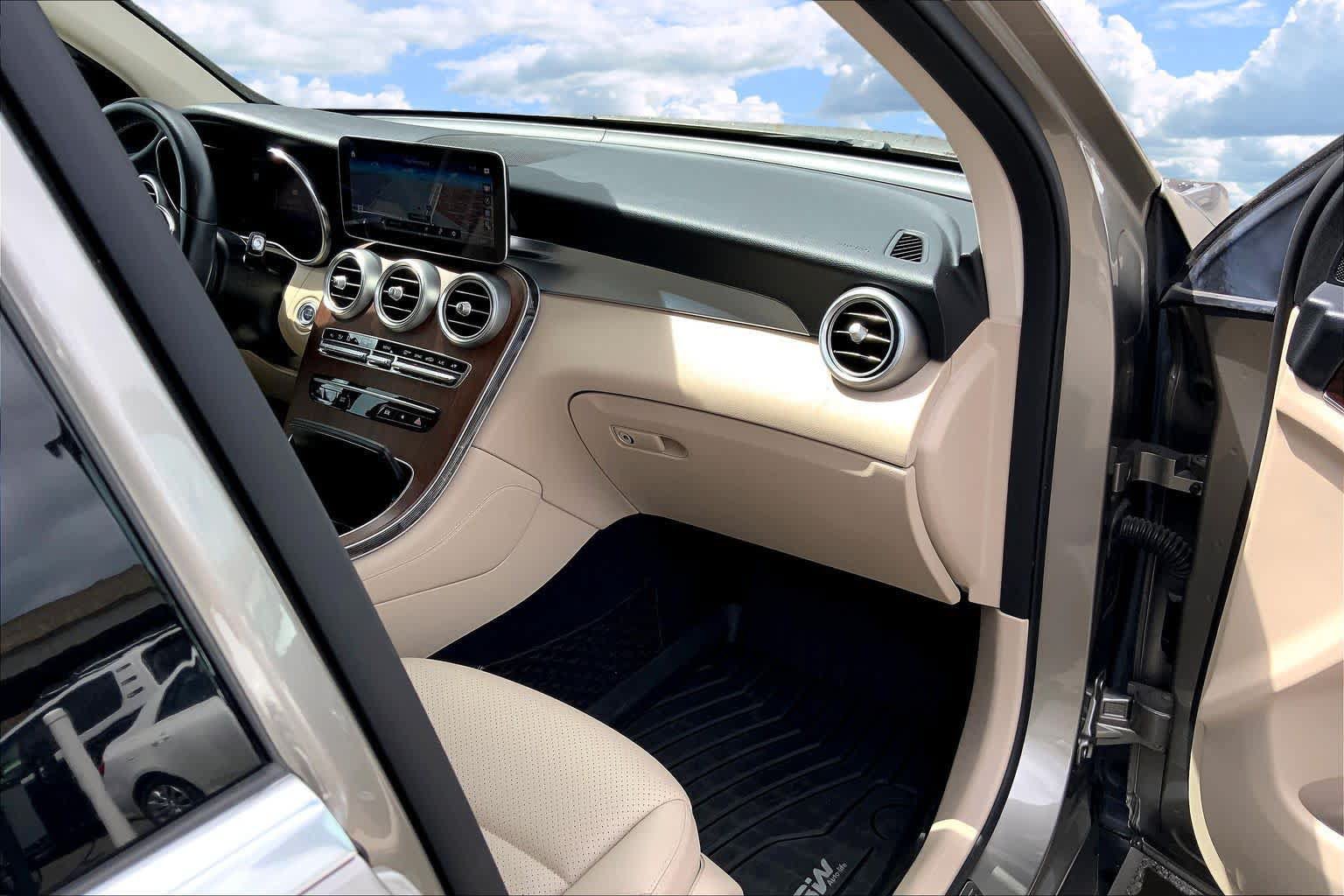 Used 2020 Mercedes-Benz GLC 300 image 23