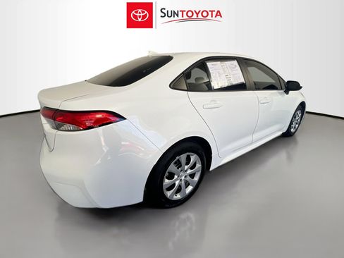 Used 2022 Toyota Corolla LE image 4