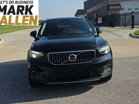 Used 2023 Volvo XC40 B5 Plus AWD/4WD image 3