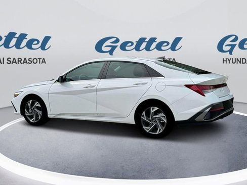 Certified 2025 Hyundai Elantra SEL image 4