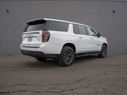 Used 2023 Chevrolet Suburban Z71 w/ Luxury Package AWD/4WD image 7