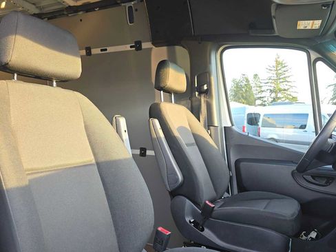 Used 2025 Mercedes-Benz Sprinter 2500 image 14