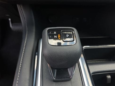 Used 2025 Nissan Pathfinder SV AWD/4WD image 22