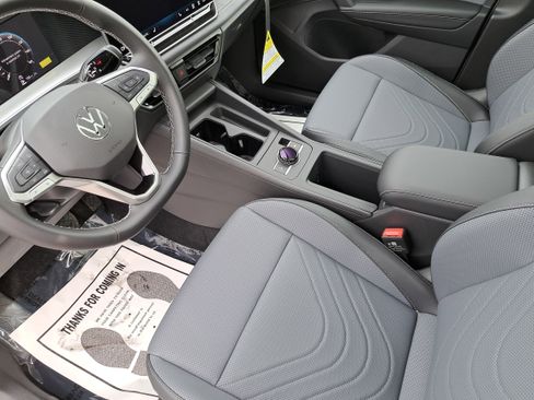 New 2026 Volkswagen Tiguan SE image 16