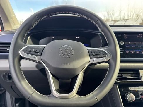 Used 2023 Volkswagen Taos SE image 16