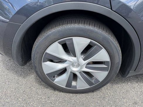 Used 2024 Tesla Model Y Long Range AWD/4WD image 14
