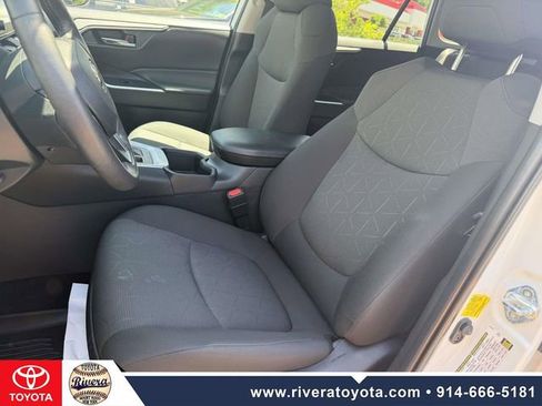 Used 2022 Toyota RAV4 XLE w/ Convenience Package AWD/4WD image 12