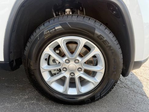 Used 2022 Jeep Grand Cherokee Laredo E AWD/4WD image 50