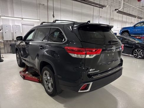 Certified 2018 Toyota Highlander Limited Platinum image 6