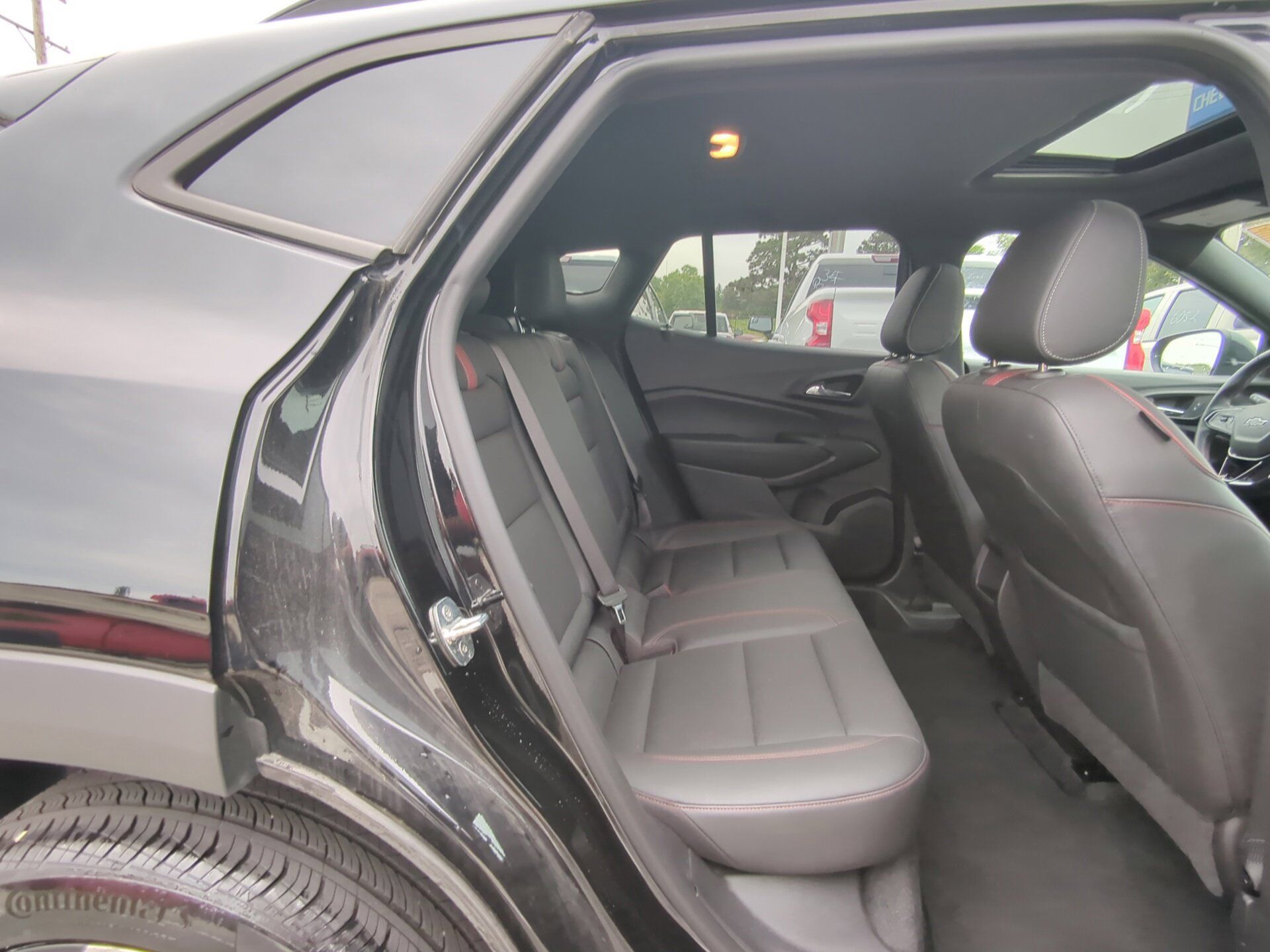 Used 2024 Chevrolet Trax RS w/ Sunroof Package FWD image 8