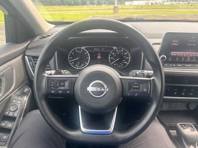 Used 2024 Nissan Rogue S FWD image 17