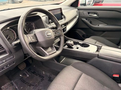 Certified 2025 Nissan Rogue SV FWD image 18