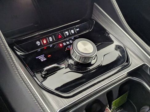 Certified 2024 Jeep Wagoneer L Series II w/ Flexible Seating Group image 21