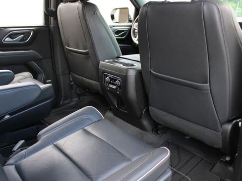Used 2023 Chevrolet Tahoe Premier AWD/4WD image 16