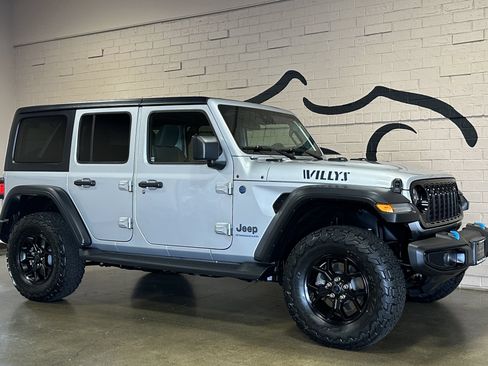 Used 2024 Jeep Wrangler Unlimited AWD/4WD image 2