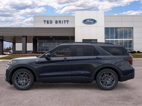 New 2026 Ford Explorer ST-Line w/ ST-Line Street Pack AWD/4WD image 4
